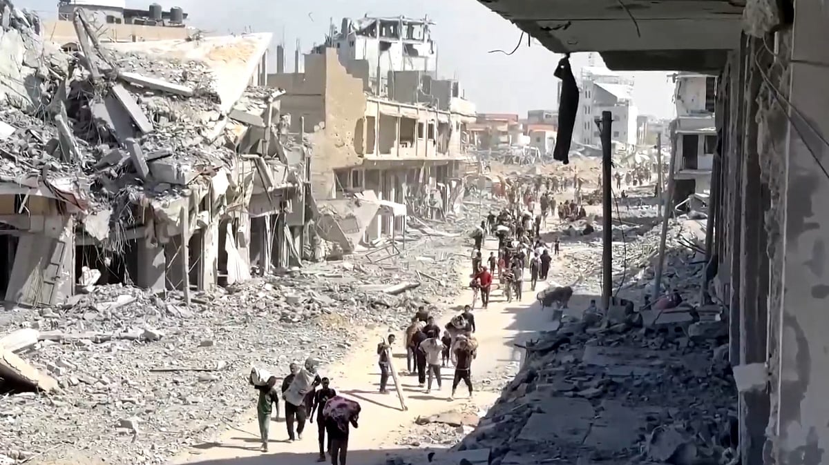 اسرائیل-غزہ جنگ بندی: ملبہ میں تبدیل گھروں میں 2 سال بعد لوٹ رہے شہری، اسرائیلی فوج نے پیچھے کھینچے قدم