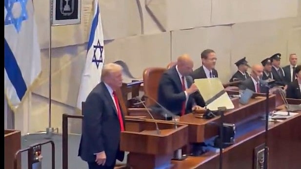 امریکی صدر ٹرمپ کے خطاب کے دوران اسرائیلی پارلیمنٹ میں ہنگامہ، 2 اراکین پارلیمنٹ نے فلسطین کے حق میں لگایا نعرہ