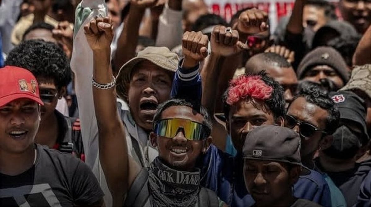 جین زی تحریک کے بعد ایک اور ملک میں تختہ پلٹ، صدر فرار، فوج نے سنبھالا اقتدار