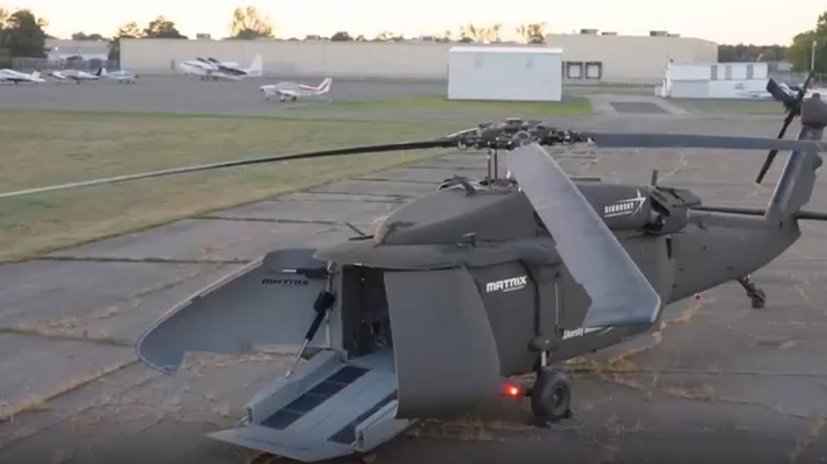 بغیر پائلٹ کے میدانِ جنگ میں گولہ-بارود پہنچائے گا امریکی جنگی ہیلی کاپٹر ’بلیک ہاک‘