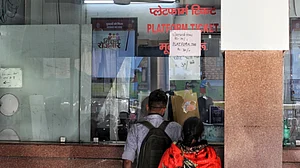 تہوار کی وجہ سے دہلی اور ممبئی سمیت کئی اسٹیشنوں پر پلیٹ فارم ٹکٹ کی فروخت 28 اکتوبرتک بند