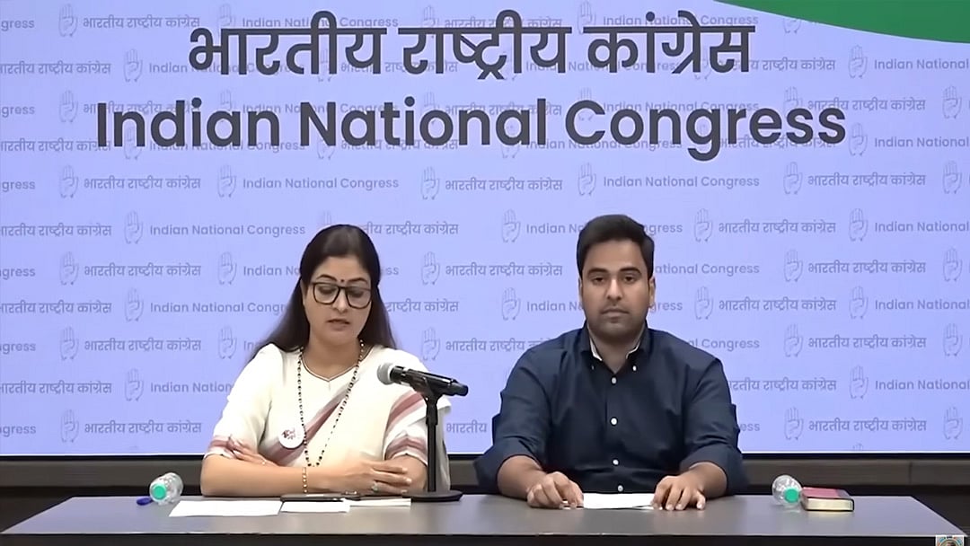 <div class="paragraphs"><p>الکا لامبا اور ورون چودھری / تصویر ویڈیو گریب</p></div>