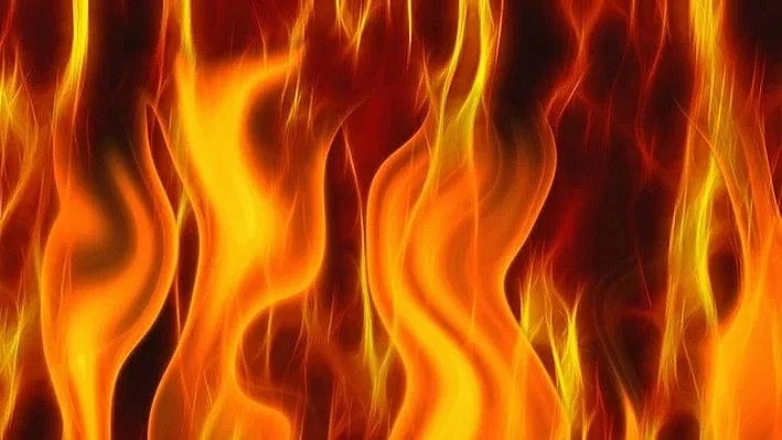 امرتسر سے بہار جانے والی غریب رتھ ایکسپریس میں آتشزدگی، سرہند اسٹیشن پرتین بوگیاں خاکستر