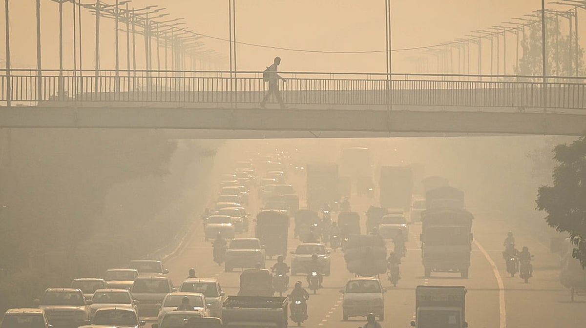 دیوالی سے قبل دہلی کی فضا انتہائی خراب، گریپ-2 نافذ، ڈیزل جنریٹر، تعمیراتی دھول اور تندور میں لکڑی جلانے پر پابندی عائد