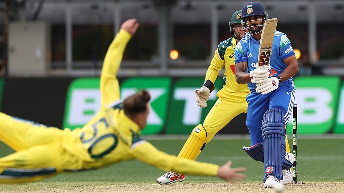 پرتھ ون ڈے: بارش سے متاثرہ میچ میں ٹیم انڈیا نے 26 اوورز میں بنائے 136 رنز، آسٹریلیا کو 131 کا ہدف حاصل