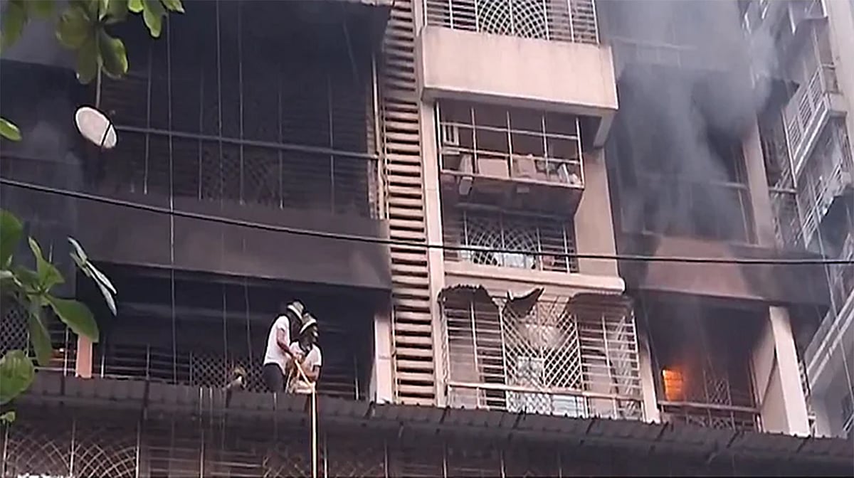 نوی ممبئی کی رہائشی عمارت میں بھیانک آگ، معمر خاتون سمیت چار افراد جاں بحق، کئی زخمی