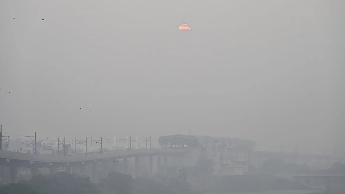 <div class="paragraphs"><p>دہلی میں فضائی آلودگی / قومی آواز / وپن</p></div>