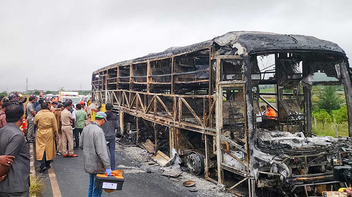 کرنول بس حادثہ میں اموات کی تعداد 20 ہوئی، صدر مرمو، وزیر اعظم مودی، راہل اور کھڑگے کا اظہار افسوس