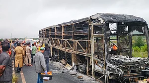 کرنول بس حادثہ میں اموات کی تعداد 20 ہوئی، صدر مرمو، وزیر اعظم مودی، راہل اور کھڑگے کا اظہار افسوس