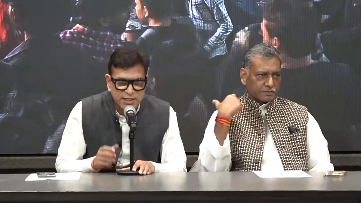 <div class="paragraphs"><p>کانگریس لیڈران اکھلیش پرساد سنگھ (دائیں) اور ابھے دوبے (بائیں)، ویڈیو گریب</p></div>