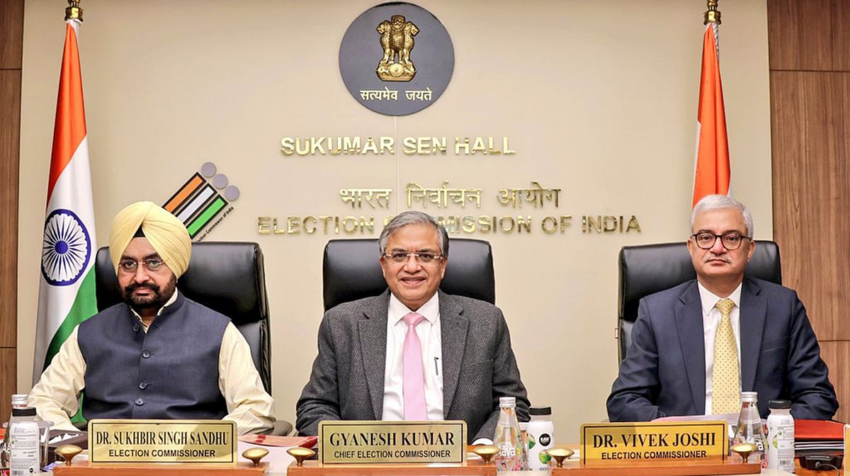 ملک بھر میں ووٹر لسٹ کی ’خصوصی گہری نظر ثانی‘ کی تیاری مکمل، الیکشن کمیشن پیر کی شام کرے گا اعلان