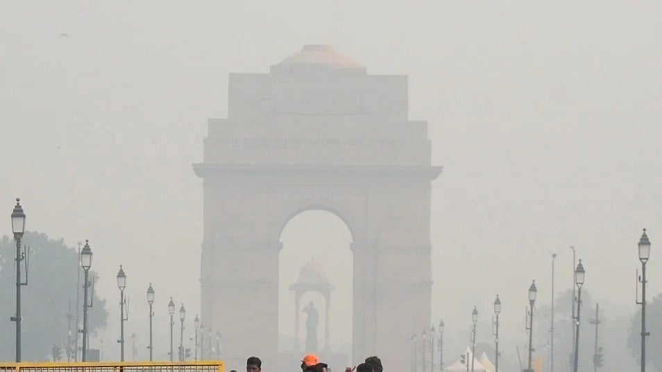 دہلی میں آلودگی پر قابو کے لیے نیا قدم، یکم نومبر سے صرف بی ایس-6 کمرشل گاڑیوں کو داخلے کی اجازت