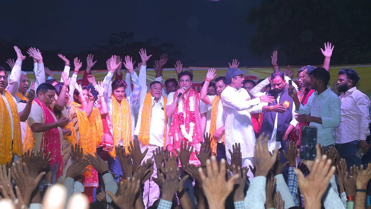 <div class="paragraphs"><p>دیویندر یادو چھٹھ پوجا کے دوران</p></div>