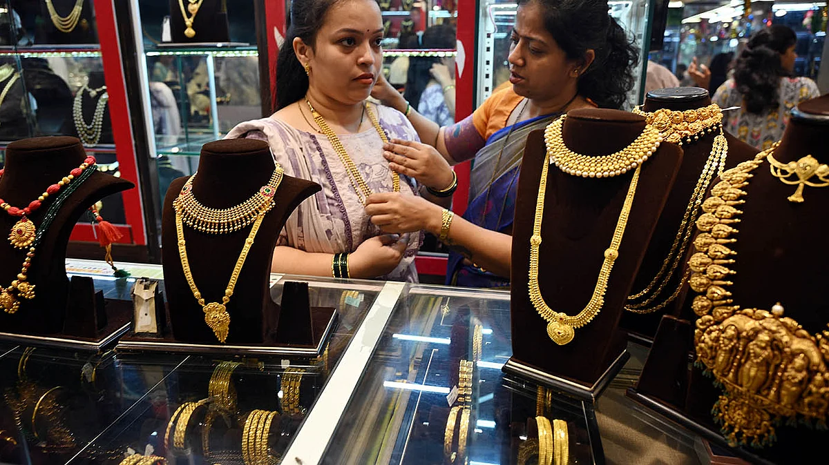 <div class="paragraphs"><p>سونا اور چاندی کی قیمتیں ریکارڈ اونچائی پر / تصویر آئی اے این ایس</p></div>