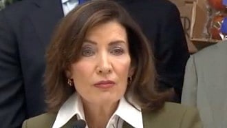 <div class="paragraphs"><p>گورنر کیتھی ہوچل / آئی اے این ایس</p></div>