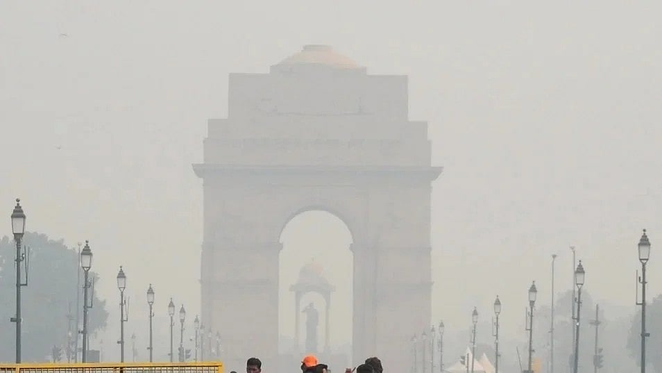 دہلی میں اب بھی سانس لینا مشکل! اے کیو آئی میں معمولی بہتری کے باوجود ہوا کا معیار خراب