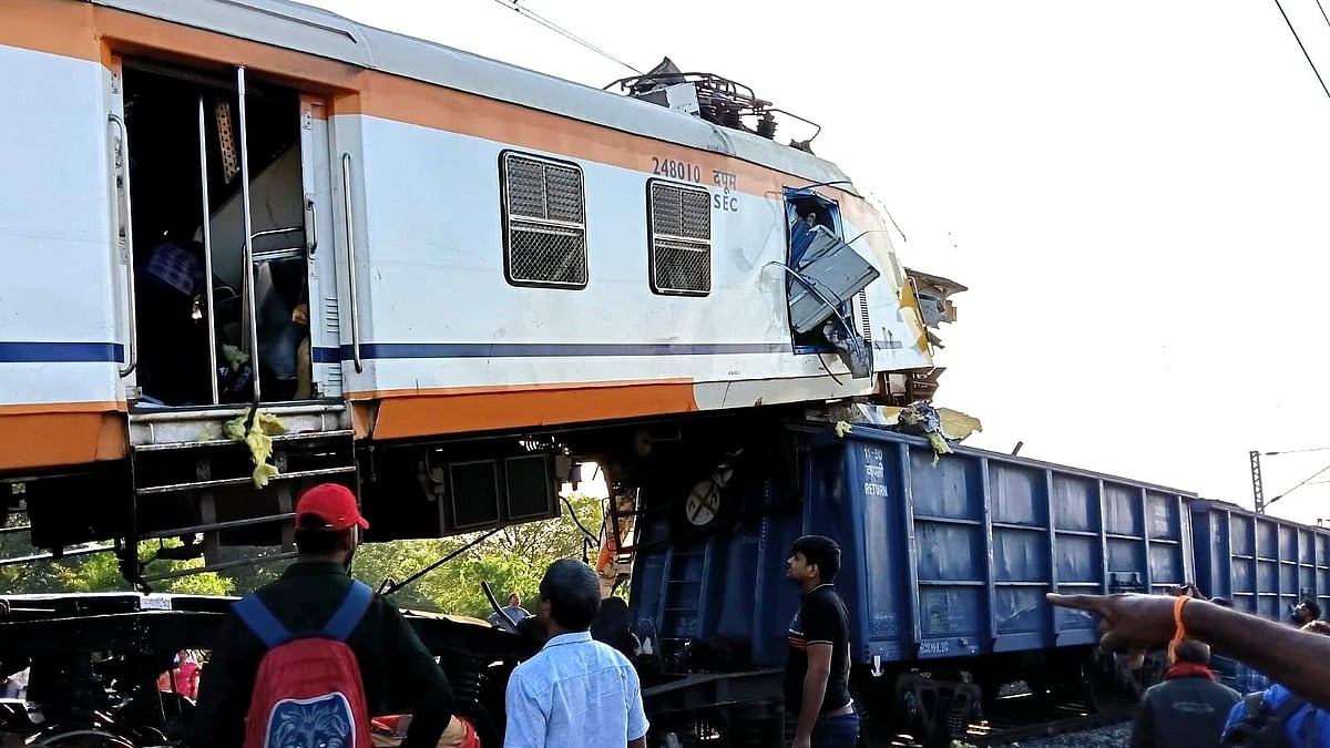 چھتیس گڑھ میں دردناک ٹرین حادثہ، مال گاڑی کے اوپر چڑھ گئی مسافر ٹرین، 6 افراد جاں بحق، کئی دیگر زخمی