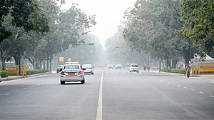 این سی آر میں سردی کی دستک، درجہ حرارت میں مسلسل کمی، تیز ہوا سے اے کیو آئی میں بہتری