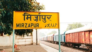 مرزا پور میں اندوہناک ریل حادثہ، گنگا اسنان کے بعد واپس لوٹ رہے 6 یاتری ٹرین کی زد میں آ کر ہلاک