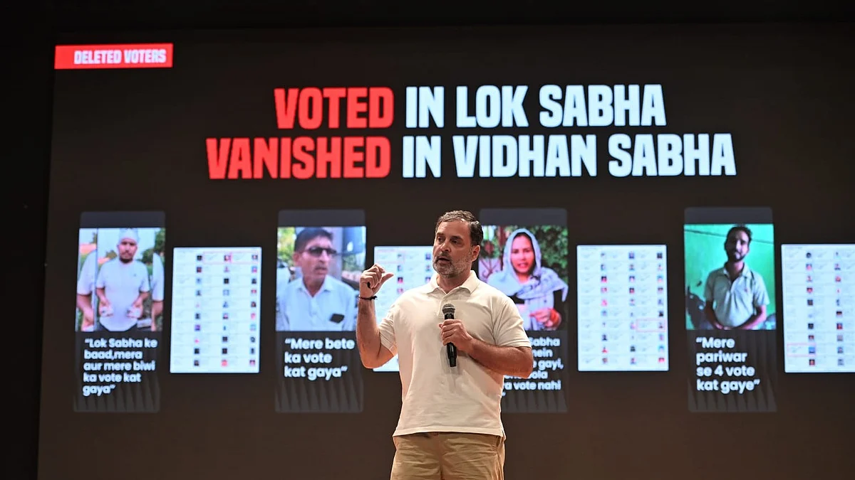 <div class="paragraphs"><p>پریزنٹیشن کے ذریعہ ہریانہ میں ہوئی ووٹ چوری کو سمجھاتے ہوئے راہل گاندھی، تصویر ویپن/قومی آواز</p></div>