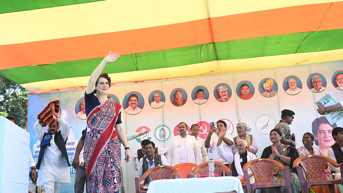 <div class="paragraphs"><p>ایک انتخابی جلسہ کے دوران پرینکا گاندھی، تصویر سوشل میڈیا</p></div>