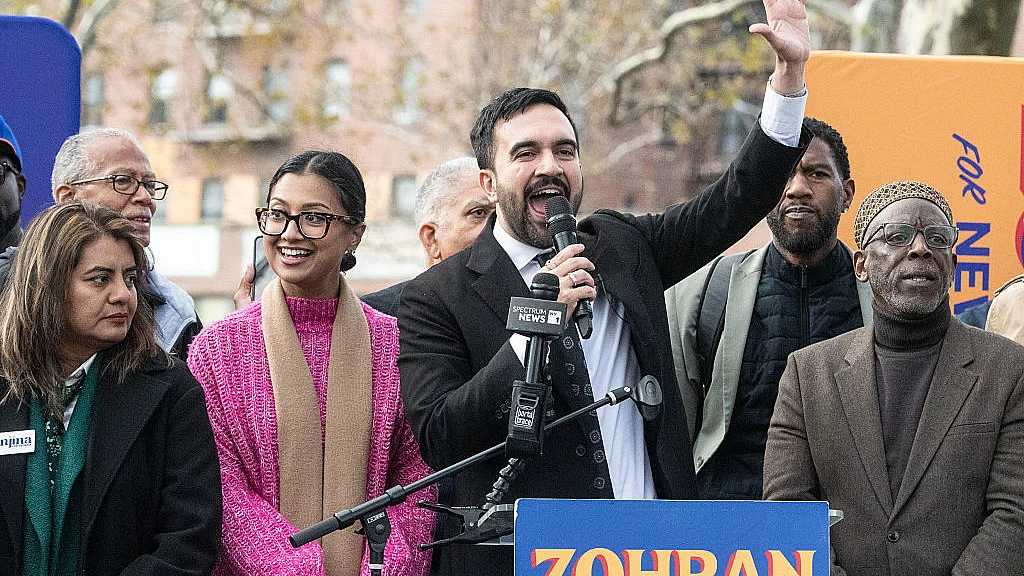 <div class="paragraphs"><p>نیویارک کا میئر منتخب ہونے کے بعد خوشی کا اظہار کرتے ہوئے ظہران ممدانی / Getty Images</p></div>