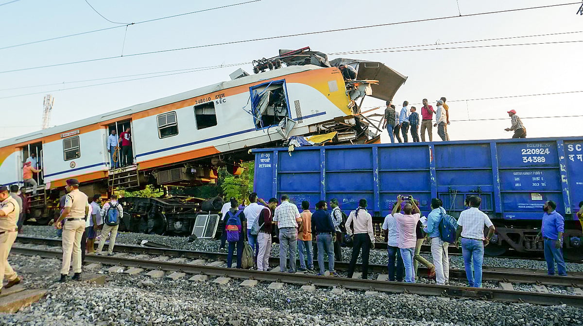 چھتیس گڑھ ٹرین حادثہ: ہلاکتوں کی تعداد 11 ہوئی، 20 زخمی، ریلوے نے سگنل کی غلطی کو وجہ قرار دیا