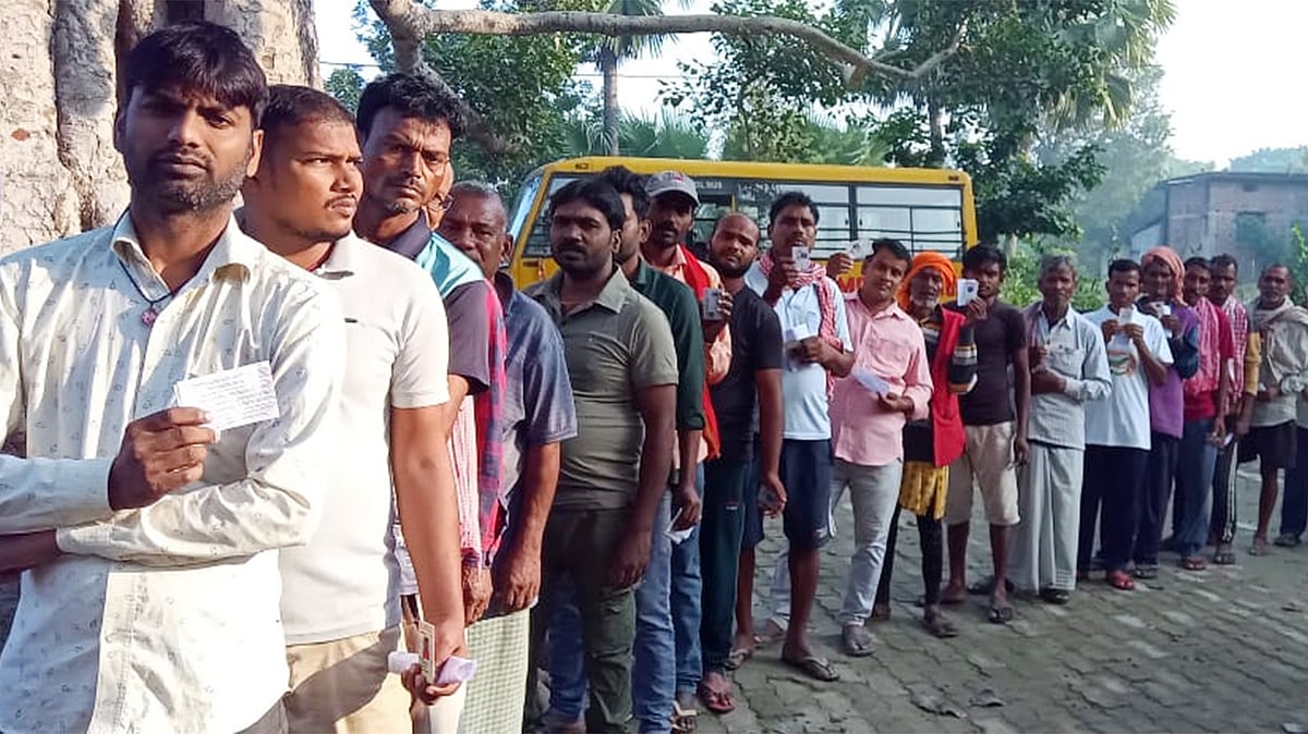 <div class="paragraphs"><p>بہار میں قطار میں لگے ووٹر / بشکریہ ایکس / <a href="https://x.com/Saran_dm">@Saran_dm</a></p></div>