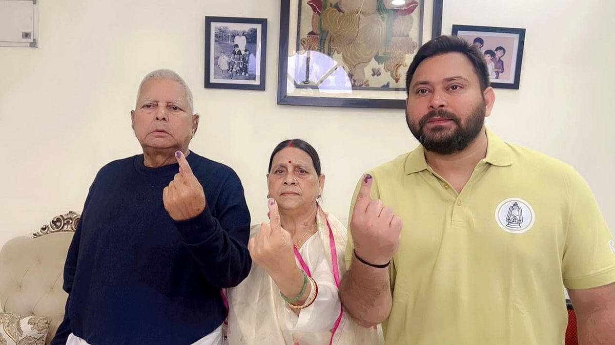 <div class="paragraphs"><p>ووٹ ڈالنے کے بعد لالو، رابڑی اور تیجسوی یادو / ایکس / <a href="https://x.com/yadavtejashwi">@yadavtejashwi</a></p></div>