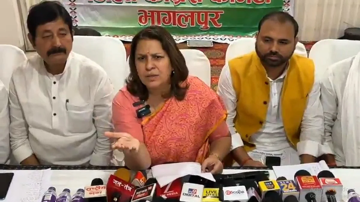 <div class="paragraphs"><p>پریس کانفرنس کے دوران سپریہ شرینیت (ویڈیو گریب)</p></div>