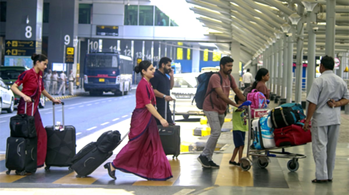 دہلی ایئرپورٹ کے اے ٹی سی سسٹم میں تکنیکی خرابی، 100 سے زائد پروازیں متاثر، مسافر پریشان