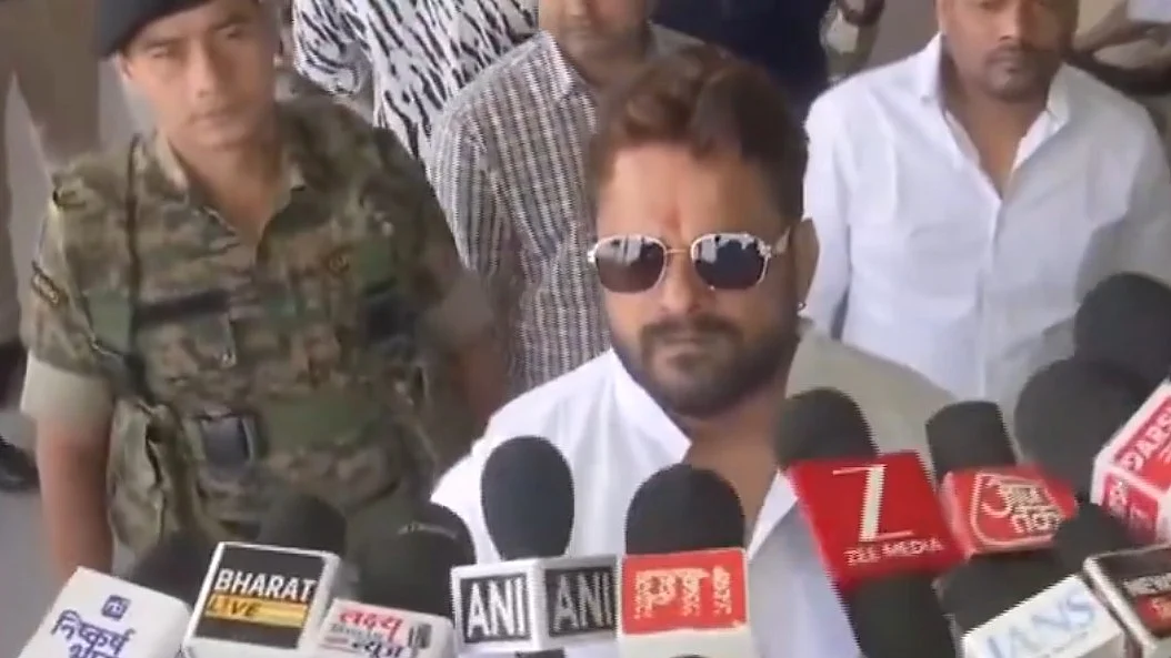 <div class="paragraphs"><p>نامہ نگاروں سے بات کرتے ہوئے کھساری لال یادو (ویڈیو گریب)</p></div>