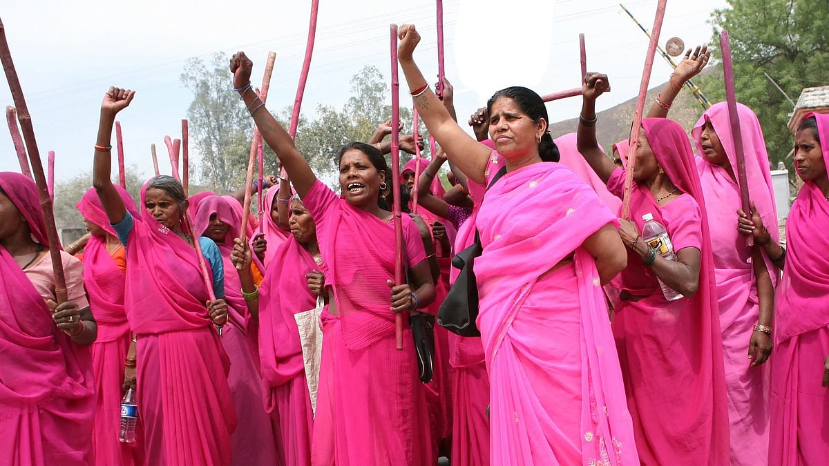 ’ووٹ چوری‘ کے خلاف گلابی گینگ نے کھولا محاذ، بیداری اور بوتھ کی نگرانی کا اعلان