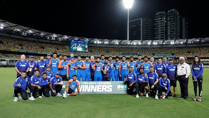 <div class="paragraphs"><p>جیت کے بعد ہندوستانی ٹیم، تصویر سوشل میڈیا بشکریہ @BCCI</p></div>