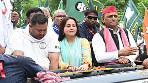 اکھلیش یادو نے تیجسوی یادو کو بتایا بہار کا اگلا وزیر اعلیٰ، سالگرہ پردی مبارکباد