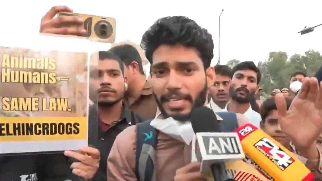 دہلی: ’ہم یہاں مر رہے ہیں اور سرکار اعداد و شمار چھپار رہی ہے‘، آلودگی پر حکومت کے خلاف سڑک پر اترے لوگ