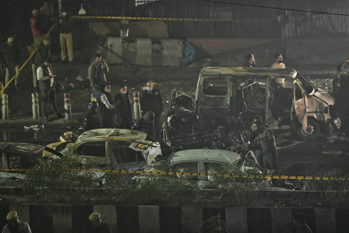 <div class="paragraphs"><p>لال قلعہ کے پاس ہوئے دھماکہ کے بعد کا منظر، تصویر ویپن/قومی آواز</p></div>