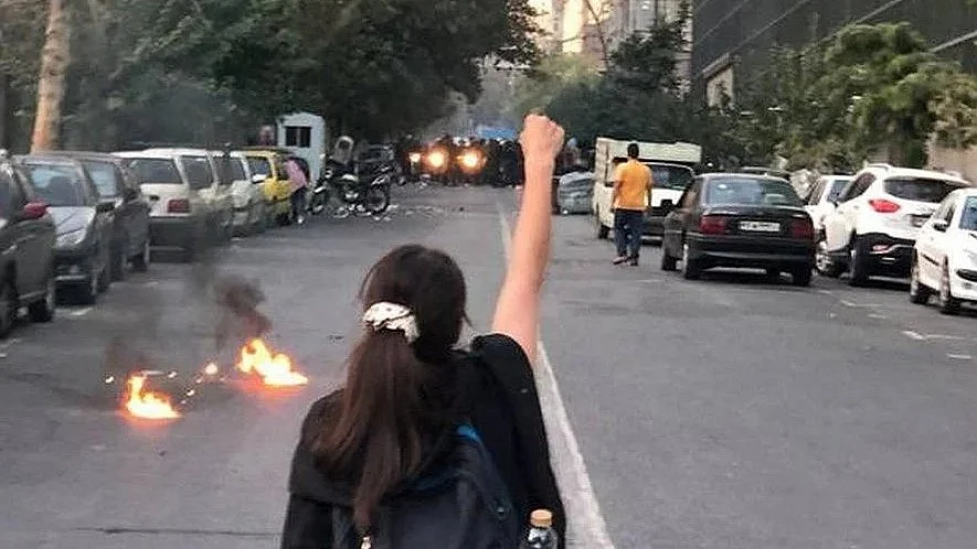 مظاہروں سے گرفتار سینکڑوں ایرانی بچے ’نفسیاتی مراکز‘ میں قید