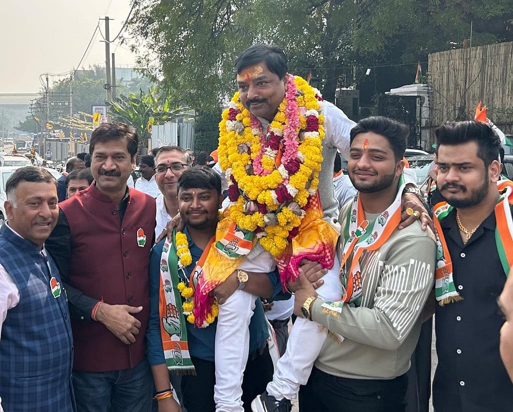 کنور شہزاد احمد نے چاندنی محل وارڈ 76 اور اجے کمار جین نے چاندنی چوک وارڈ 74 سے اپنا پرچہ نامزدگی داخل کیا