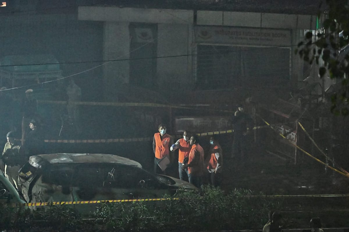 <div class="paragraphs"><p>لال قلعہ کے پاس ہوئے دھماکہ کے بعد کا منظر، تصویر ویپن/قومی آواز</p></div>