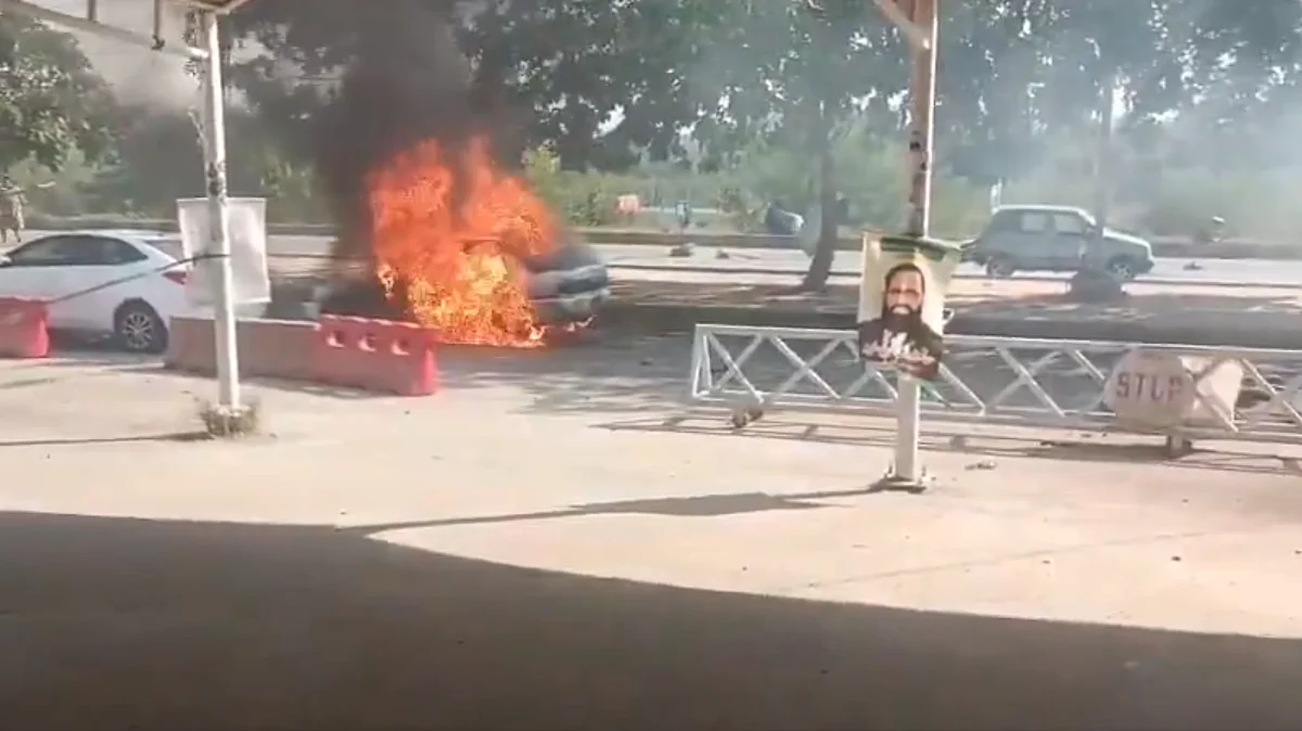 <div class="paragraphs"><p>اسلام آباد میں کار دھماکہ کے بعد کا منظر، ویڈیو گریب</p></div>