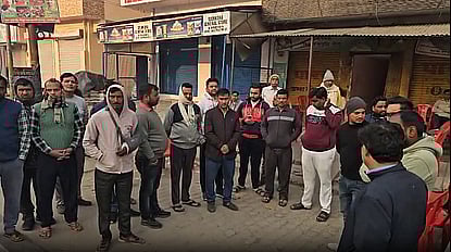 دہلی دھماکہ میں ہلاک ہونے والوں کے رشتہ دار سڑک پر اترے، معاوضہ کا کیا مطالبہ