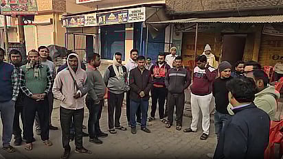 <div class="paragraphs"><p>مہلوکین کے رشتہ دار مظاہرہ کرتے ہوئے، تصویر آئی اے این ایس</p></div>