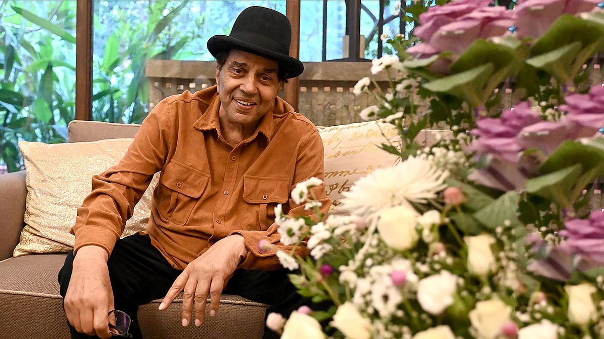 <div class="paragraphs"><p>معروف اداکار دھرمیندر / Getty Images</p></div>