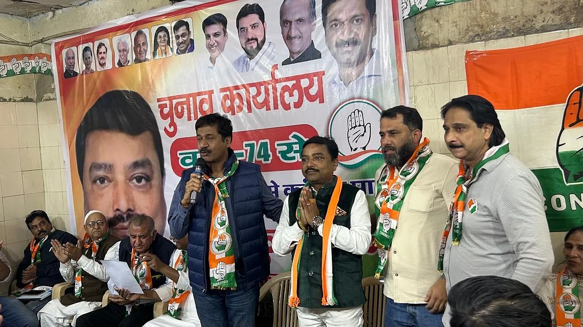 <div class="paragraphs"><p>اجئے جین کی حمایت میں منعقد ایک میٹنگ کا منظر</p></div>