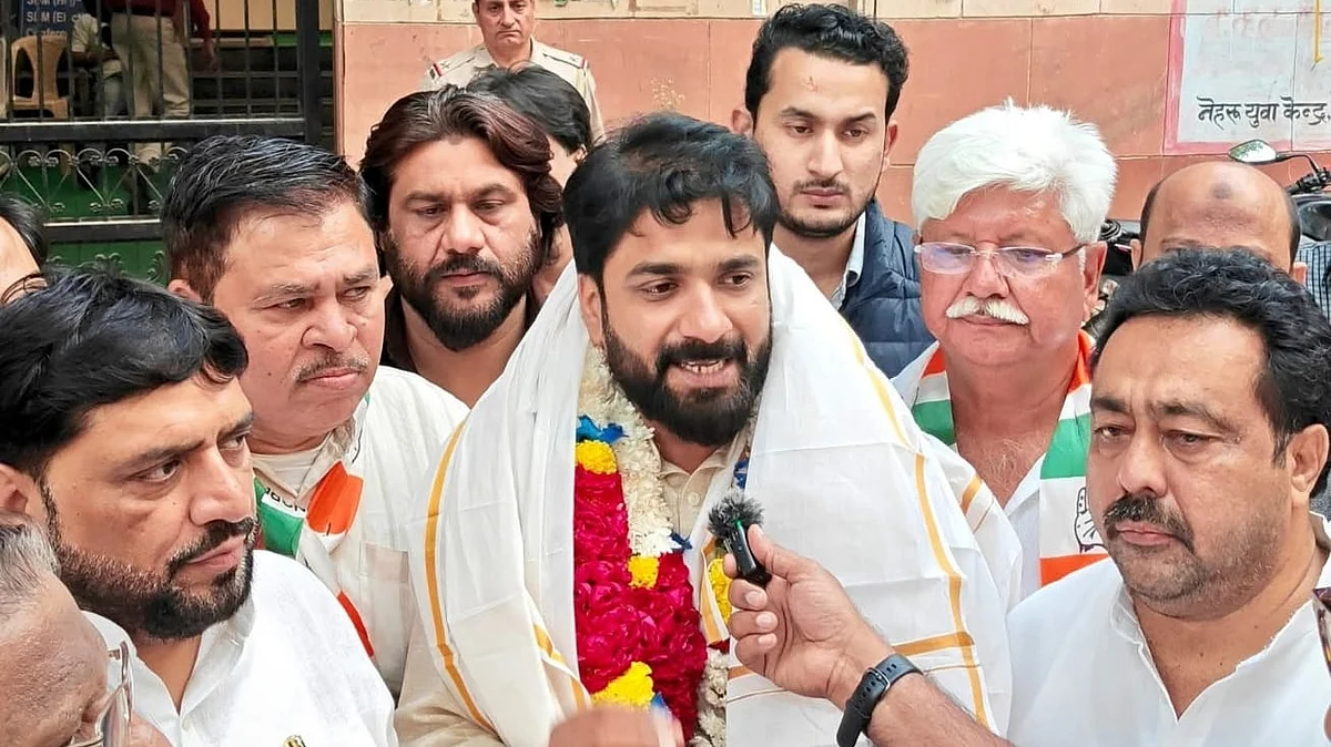 <div class="paragraphs"><p>کنور شہزاد</p></div>