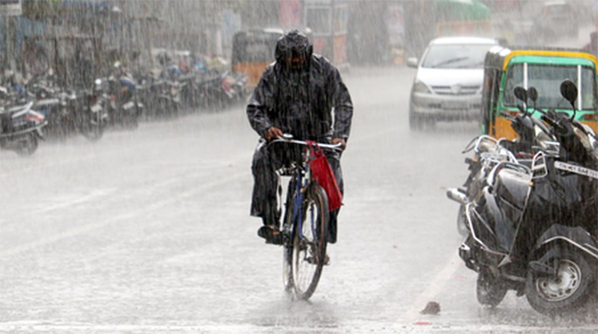 تمل ناڈو کے کئی اضلاع میں موسلادھار بارش کا امکان، نشیبی علاقوں کے لوگوں کو محتاط رہنے کی ہدایت