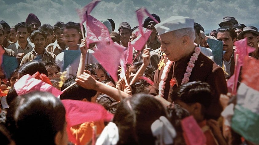 <div class="paragraphs"><p>بچوں کے ساتھ چاچا نہرو کی ایک تاریخی تصویر، ’ایکس‘ <a href="https://x.com/INCIndia">@INCIndia</a></p></div>