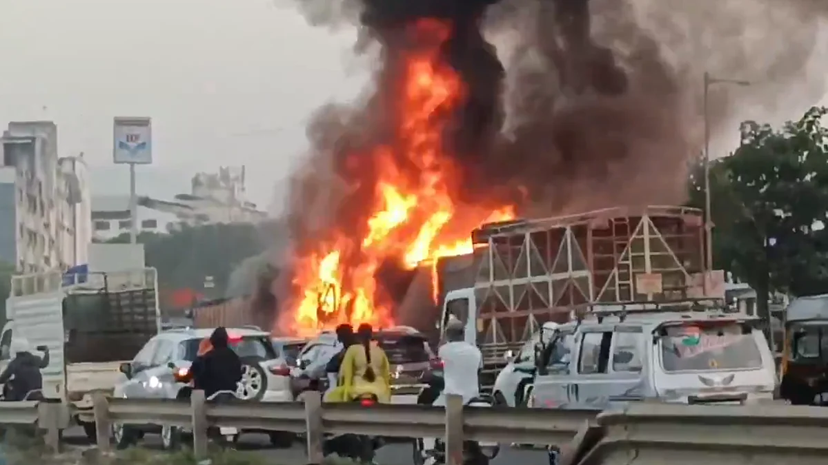 <div class="paragraphs"><p>پونے-بنگلورو شاہراہ پر ہوئے حادثہ کے بعد کا منظر، ویڈیو گریب</p></div>