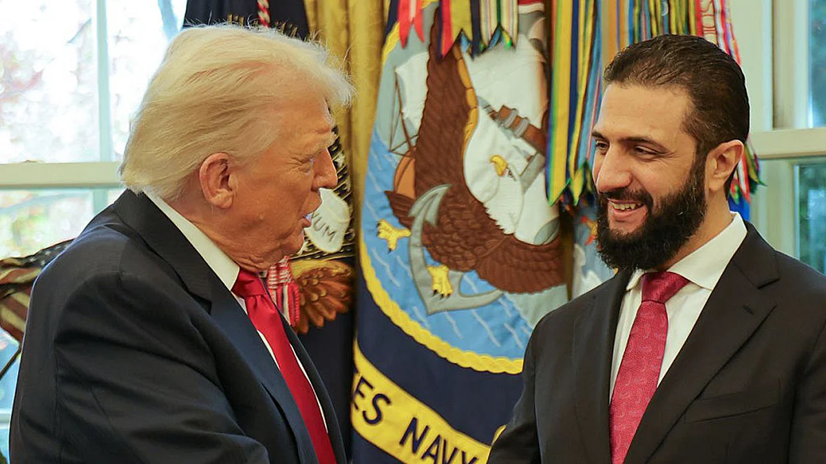 <div class="paragraphs"><p>وائٹ ہاؤس میں شامی صدر احمد الشرع سے ملاقات کرتے صدر ٹرمپ / Getty Images</p></div>